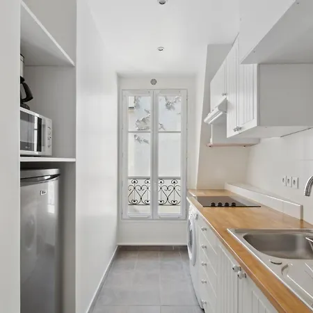 Lovely Studio For 2 People In By Weekome